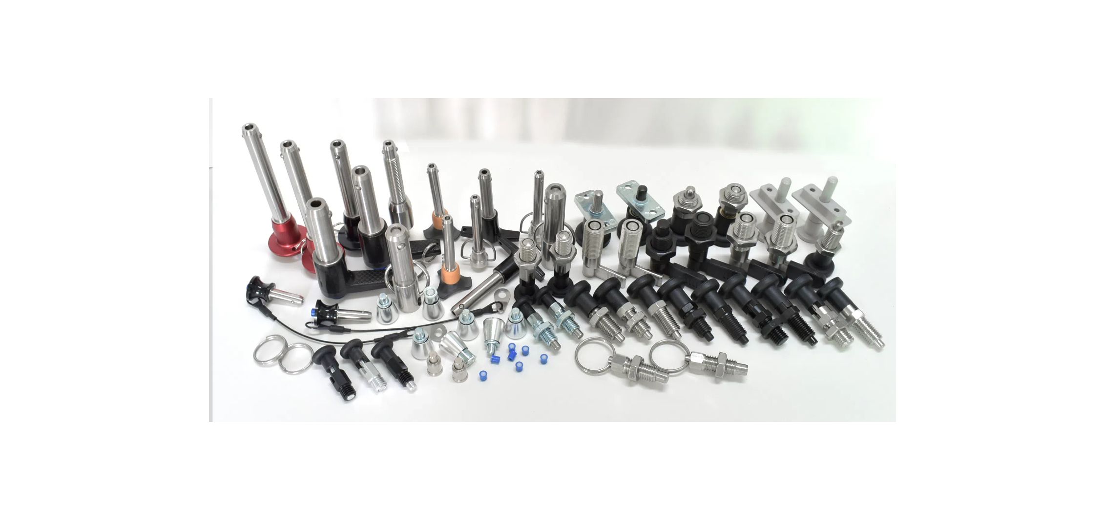 While nuts and bolts can handle basic connection tasks, critical positioning applications require specialized solutions. The following will introduce two types of engineered fasteners: ball locking pins and indexing plungers.